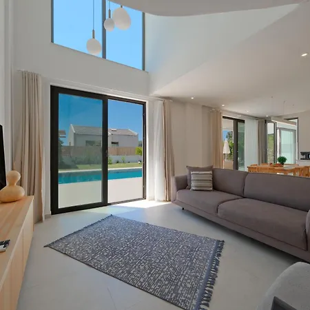 Villa Ion Indoor Heated Pool, Sauna, Jacuzzi, Underfloor Heating System